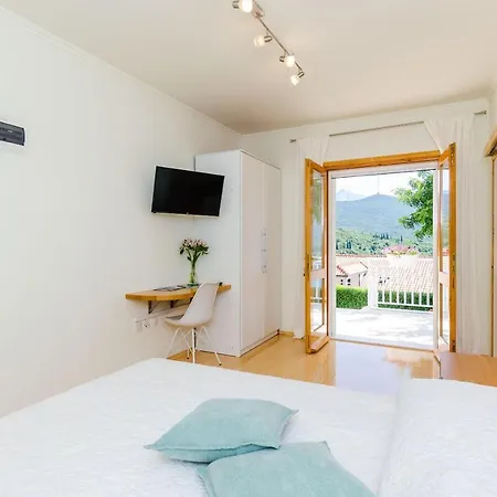Sara - One Bedroom With Terrace And Sea View
