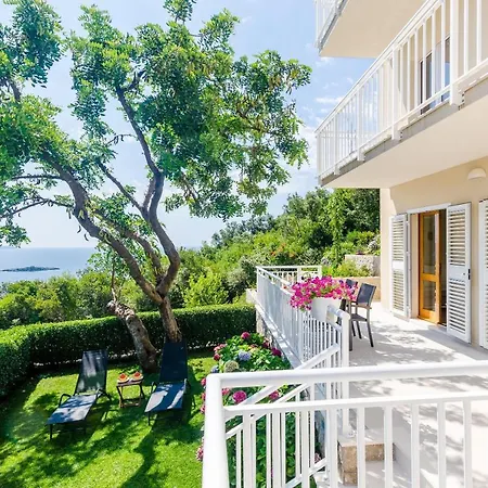 Sara - One Bedroom With Terrace And Sea View アパート モルナット