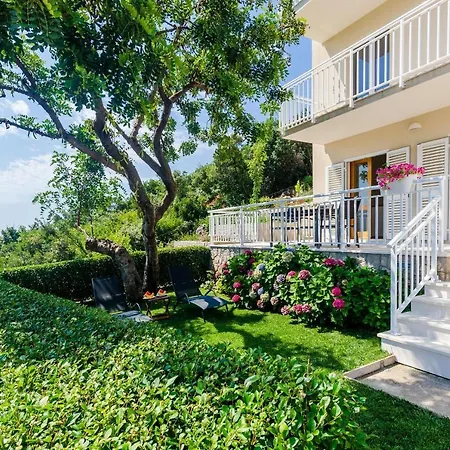 Sara - One Bedroom With Terrace And Sea View *