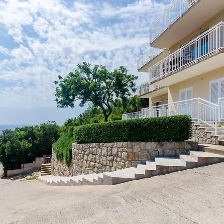 Sara - One Bedroom With Terrace And Sea View *